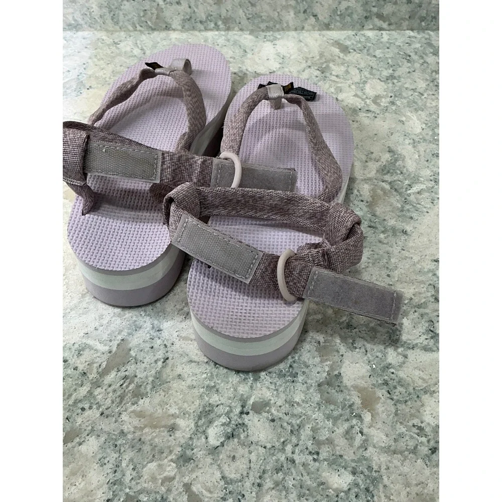 Teva Sandals Flatform Universal 9 Lavender Purple Platform Thong Ankle Strap